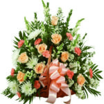 Cesto funebre di fiori dai toni arancio a Roma